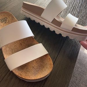 Women’s white Reef slides size 7